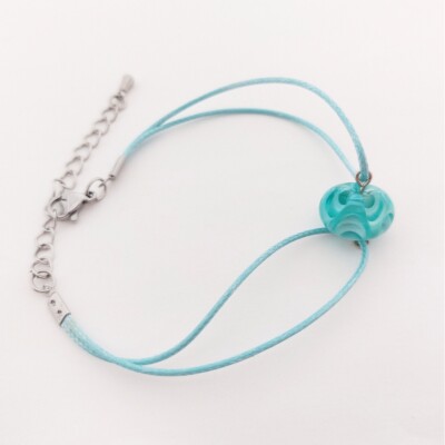 turquoise armband met handgemaakte glaskraal en verstelbare sluiting