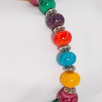kleurrijke armband met handgemaakte glaskralen display