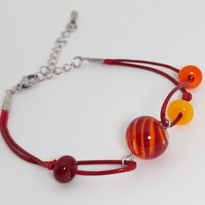 Kleurrijke armband met handgemaakte rode/gele/oranje glaskralen